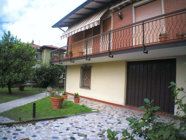 appartamento in vendita a Carrara in zona Centro Città
