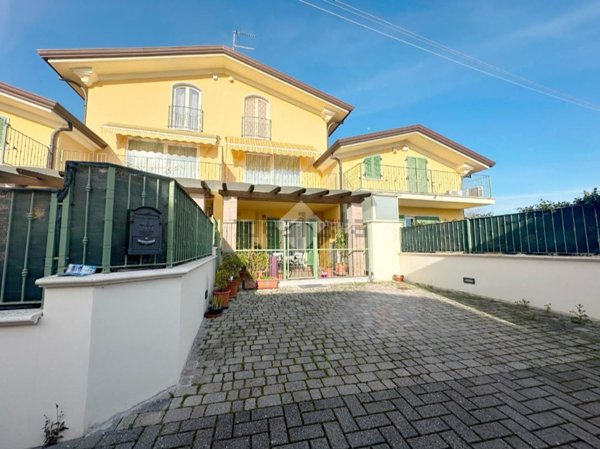 casa indipendente in vendita a Carrara in zona Marasio