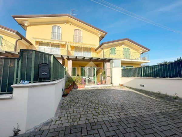 casa indipendente in vendita a Carrara in zona Marasio