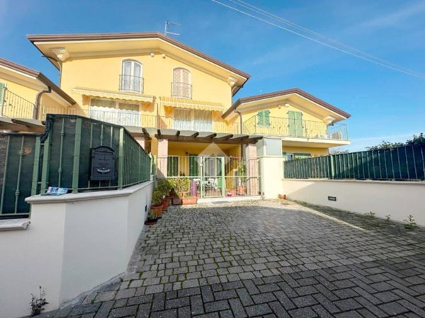 casa indipendente in vendita a Carrara in zona Marasio