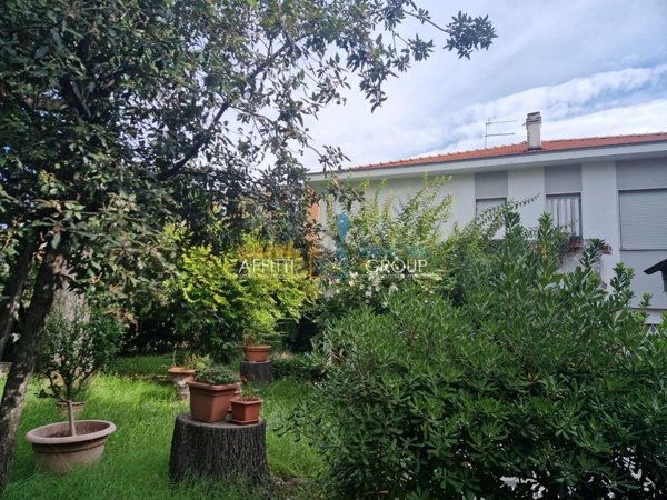 casa indipendente in vendita a Carrara in zona Marina di Carrara