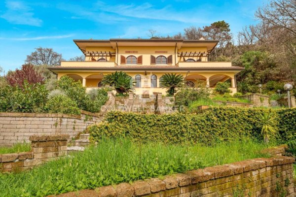 casa indipendente in vendita a Carrara in zona Fontia