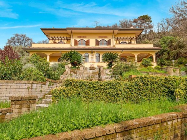 casa indipendente in vendita a Carrara in zona Fontia
