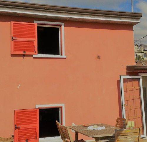 casa indipendente in vendita a Carrara in zona Fossola