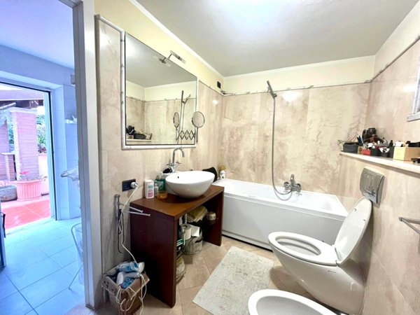 casa indipendente in vendita a Carrara in zona Avenza