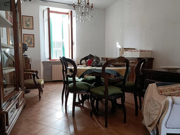 appartamento in vendita a Carrara in zona Centro Città
