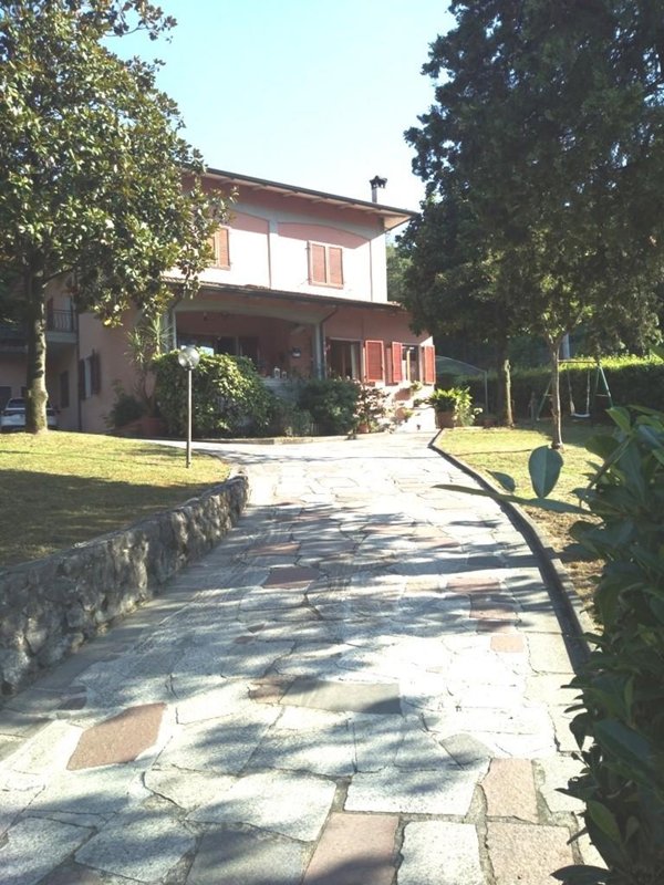 casa indipendente in vendita a Carrara in zona Codena