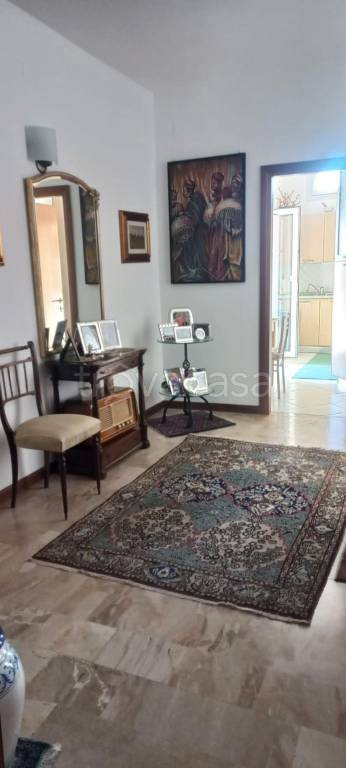 appartamento in vendita a Carrara in zona Avenza