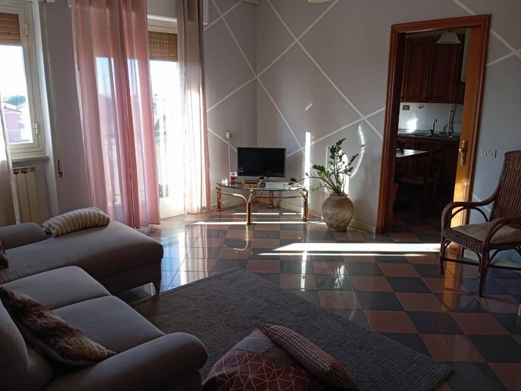 appartamento in vendita a Carrara in zona Avenza