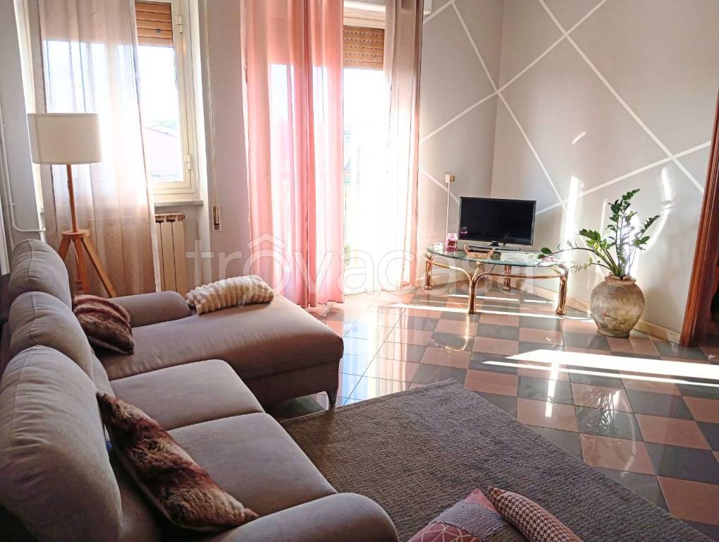 appartamento in vendita a Carrara in zona Avenza