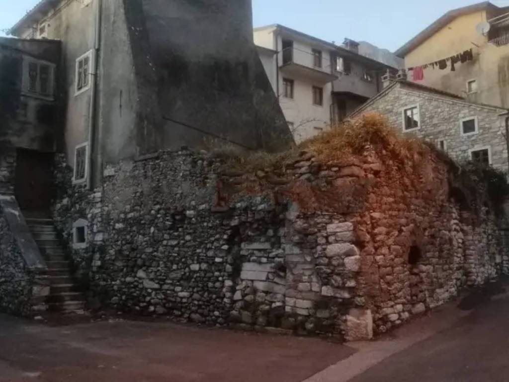 appartamento in vendita a Carrara in zona Codena