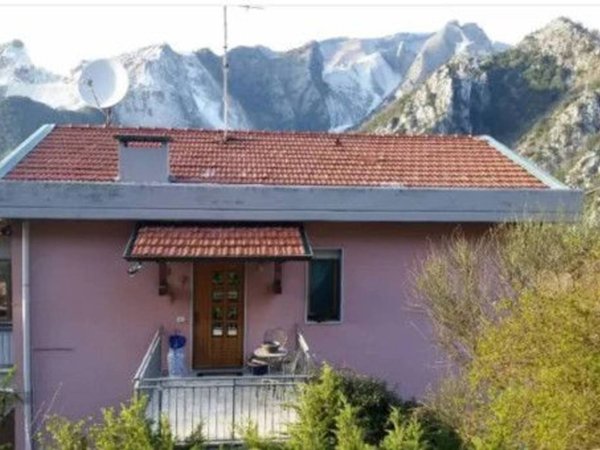 appartamento in vendita a Carrara in zona Bedizzano