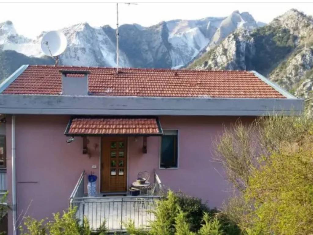 appartamento in vendita a Carrara in zona Bedizzano