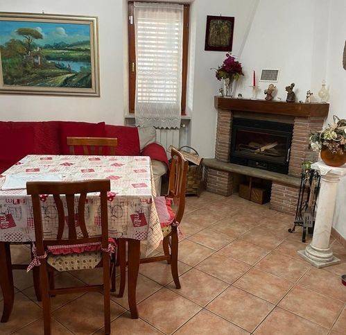 casa indipendente in vendita a Carrara in zona Bonascola