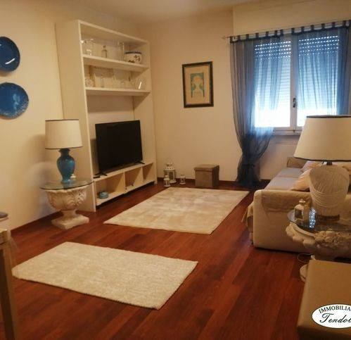 appartamento in vendita a Carrara in zona Centro Città