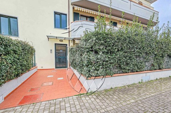 appartamento in vendita a Carrara in zona Avenza