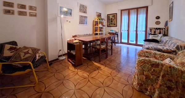 appartamento in vendita a Carrara in zona Marina di Carrara