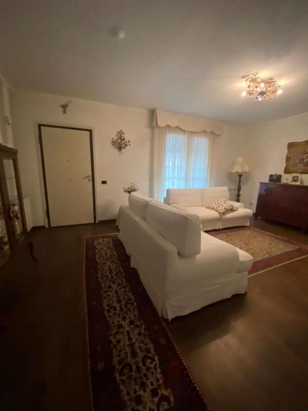 casa indipendente in vendita a Carrara in zona Avenza