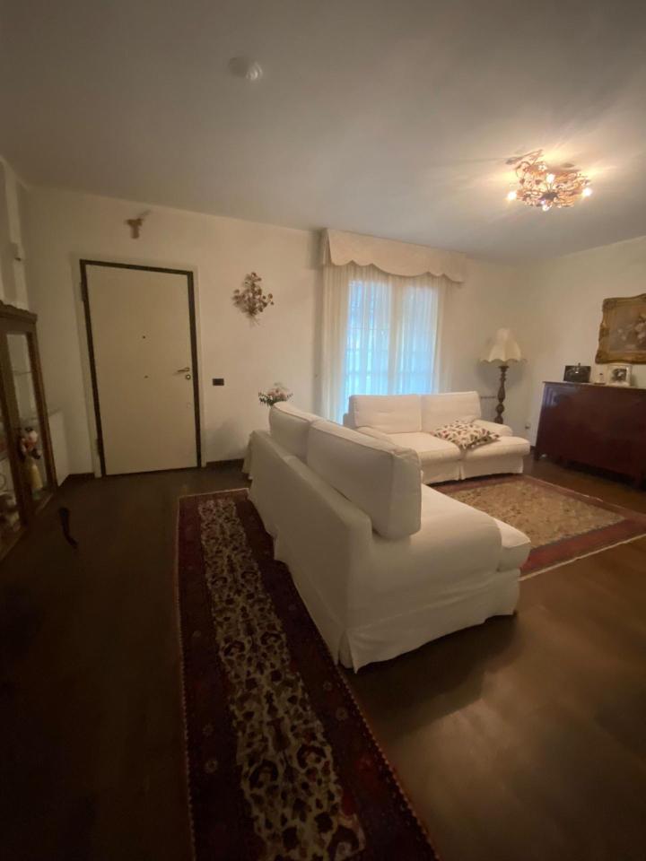 casa indipendente in vendita a Carrara in zona Avenza