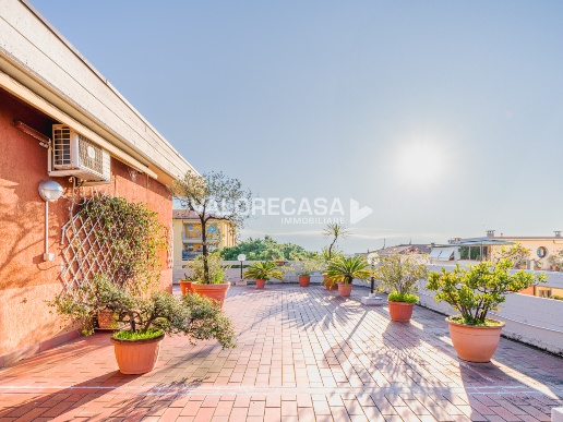 appartamento in vendita a Carrara in zona Avenza