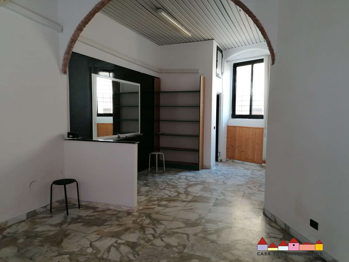 negozio in vendita a Carrara