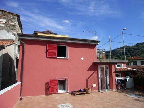 casa indipendente in vendita a Carrara in zona Fossola