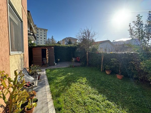 casa indipendente in vendita a Carrara in zona Marina di Carrara