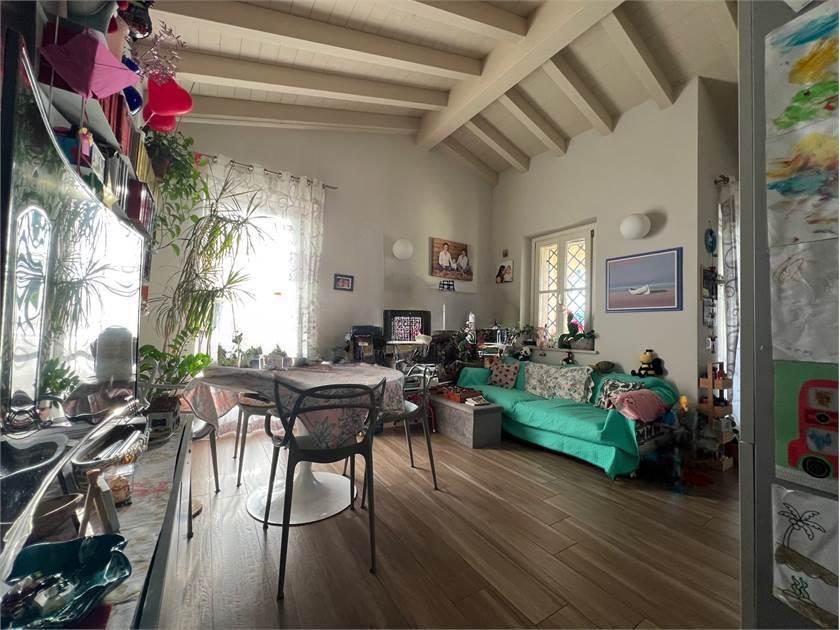 appartamento in vendita a Carrara in zona Marina di Carrara