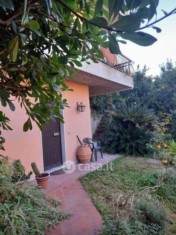 casa indipendente in vendita a Carrara