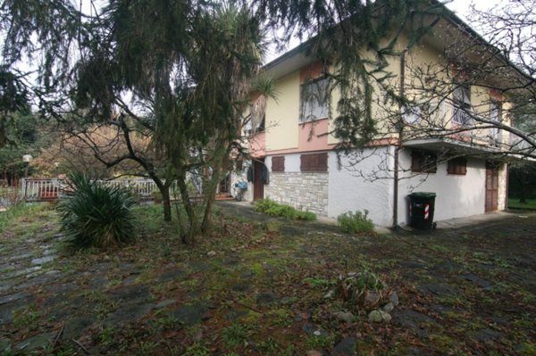 casa indipendente in vendita a Carrara in zona Marasio
