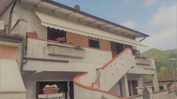 appartamento in vendita a Carrara in zona Bonascola