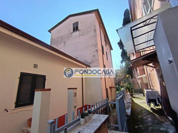 appartamento in vendita a Carrara in zona Fossola