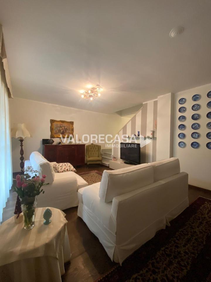 casa indipendente in vendita a Carrara in zona Avenza