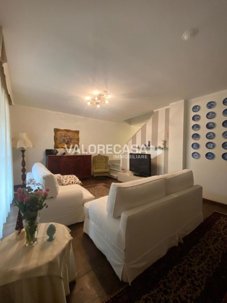 casa indipendente in vendita a Carrara in zona Avenza