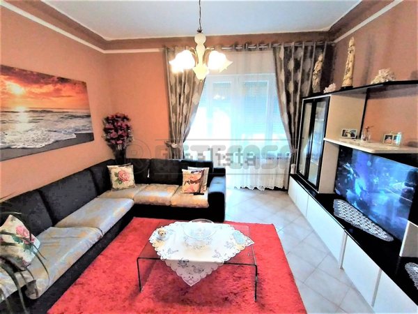 appartamento in vendita a Carrara in zona Marina di Carrara