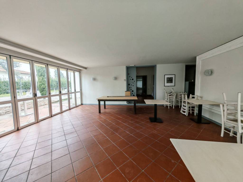 negozio in vendita a Carrara in zona Marina di Carrara