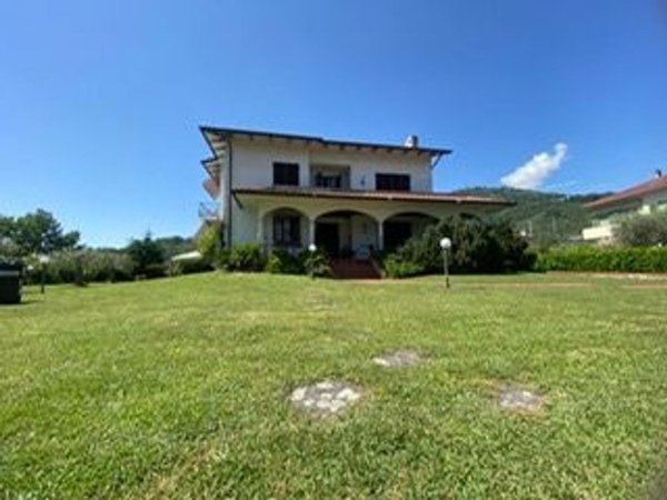 casa indipendente in vendita a Carrara in zona Marasio