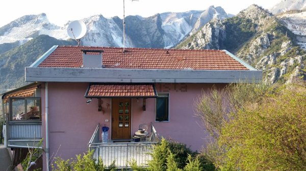 appartamento in vendita a Carrara in zona Bedizzano