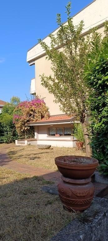 casa indipendente in vendita a Carrara in zona Avenza