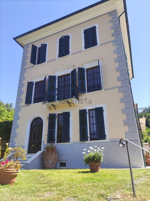 casa indipendente in vendita a Carrara