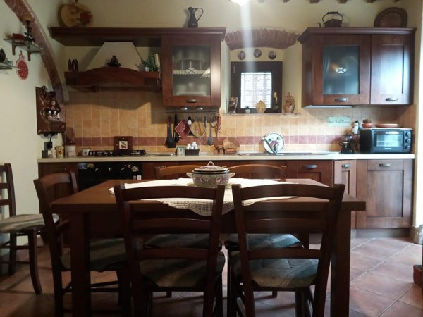 casa indipendente in vendita a Carrara in zona Stabbio
