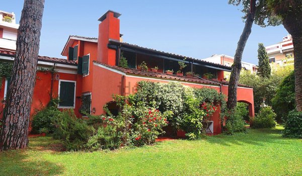 casa indipendente in vendita a Carrara