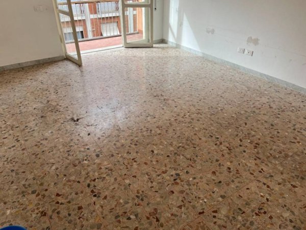 appartamento in vendita a Carrara in zona Marina di Carrara