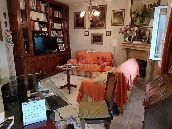 casa indipendente in vendita a Carrara