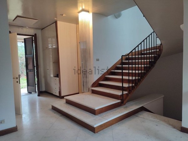 casa indipendente in vendita a Carrara