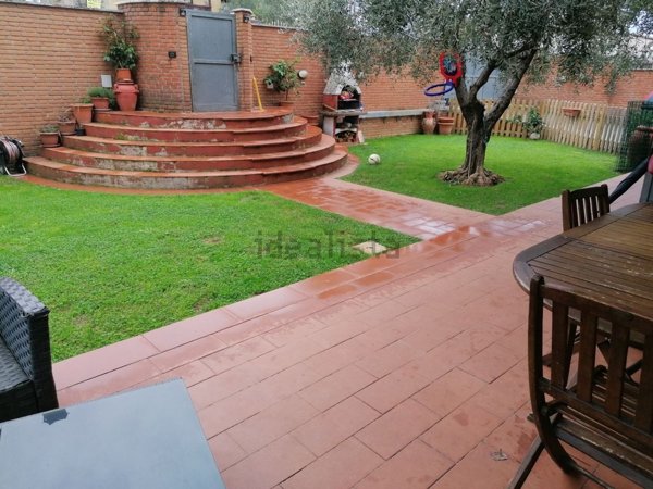 casa indipendente in vendita a Carrara in zona Avenza