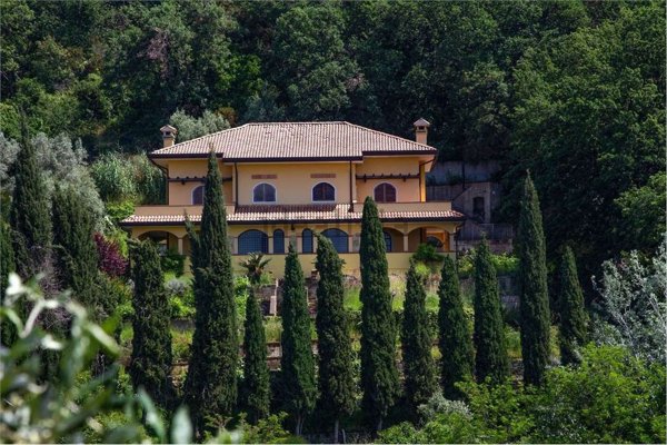 casa indipendente in vendita a Carrara in zona Marina di Carrara