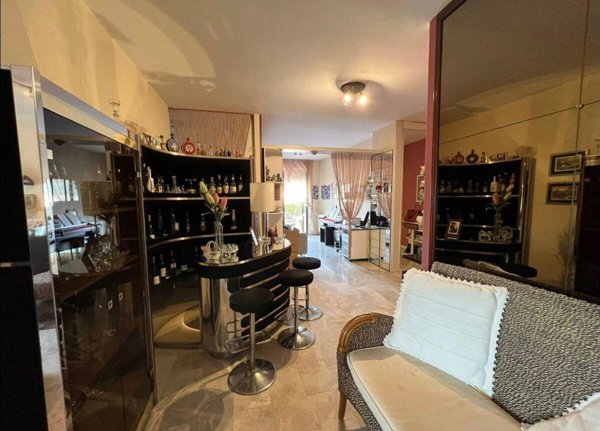 appartamento in vendita a Carrara in zona Marina di Carrara