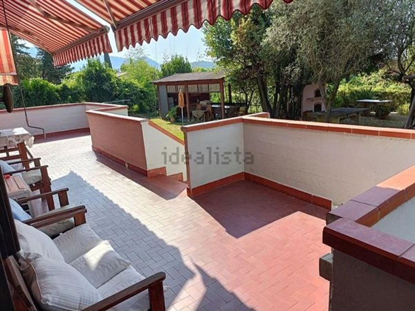 casa indipendente in vendita a Carrara in zona Monteverde