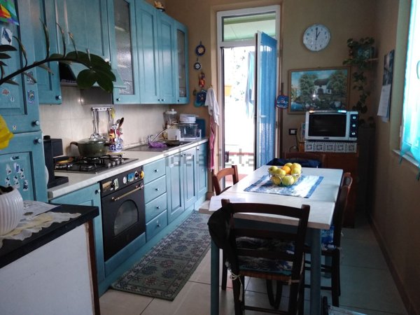 casa indipendente in vendita a Carrara